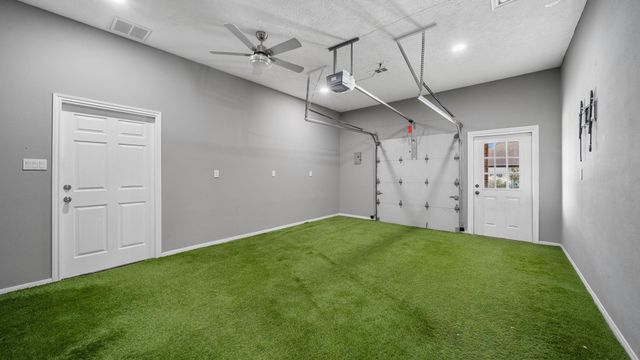 118 Hillsborough Drive W, Montgomery, TX 77356