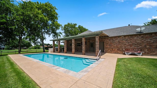 118 Hillsborough Drive W, Montgomery, TX 77356