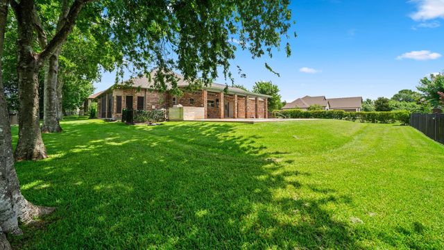 118 Hillsborough Drive W, Montgomery, TX 77356