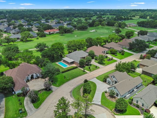 118 Hillsborough Drive W, Montgomery, TX 77356