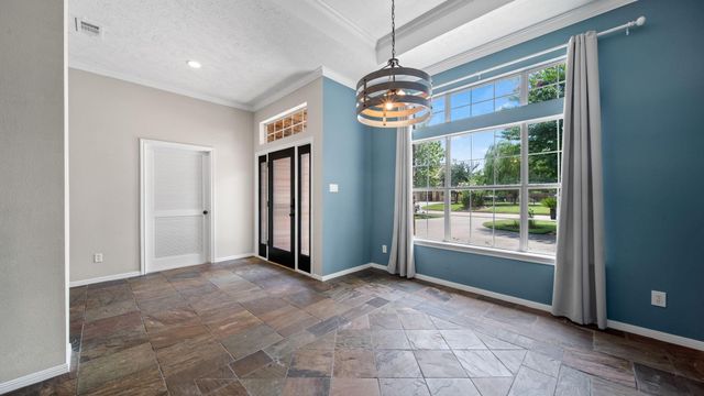 118 Hillsborough Drive W, Montgomery, TX 77356