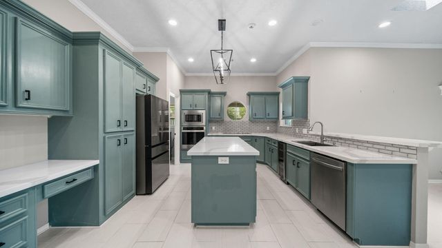 118 Hillsborough Drive W, Montgomery, TX 77356