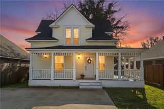 120 S Collins Avenue, Gentry, AR 72734