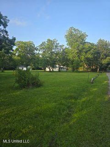 915 Robinson Street, Pass Christian, MS 39571