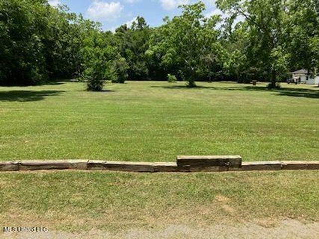 915 Robinson Street, Pass Christian, MS 39571