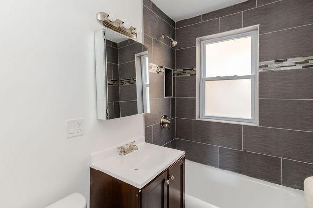 4204 N Kimball Avenue 2, Chicago, IL 60618