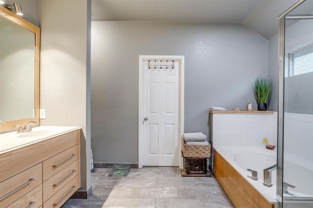 720 Date Court, Burleson, TX 76028