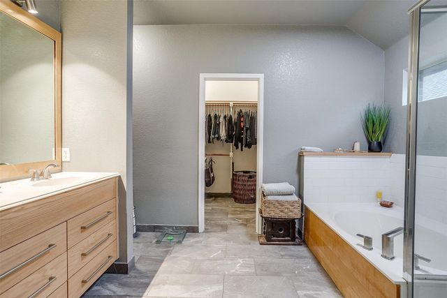 720 Date Court, Burleson, TX 76028