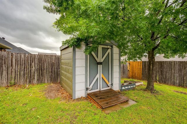 720 Date Court, Burleson, TX 76028