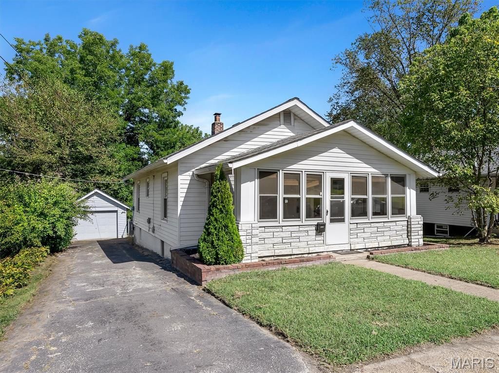 8425 Ann Avenue, St Louis, MO 63114