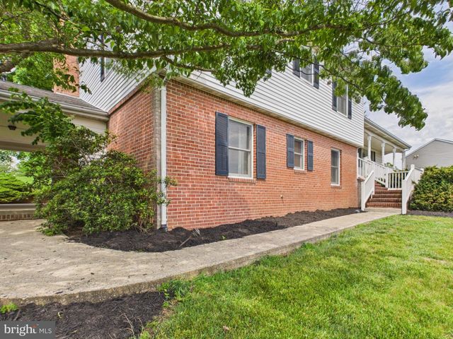 107 TWIN LAKES CIR, Martinsburg, WV 25405