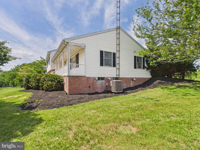 107 TWIN LAKES CIR, Martinsburg, WV 25405