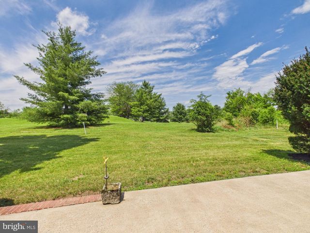 107 TWIN LAKES CIR, Martinsburg, WV 25405