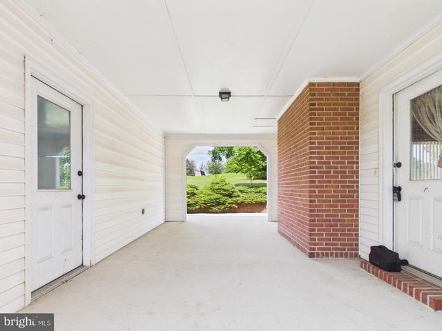 107 TWIN LAKES CIR, Martinsburg, WV 25405