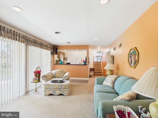 107 TWIN LAKES CIR, Martinsburg, WV 25405
