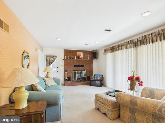 107 TWIN LAKES CIR, Martinsburg, WV 25405