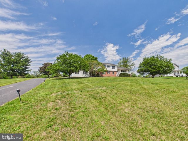 107 TWIN LAKES CIR, Martinsburg, WV 25405