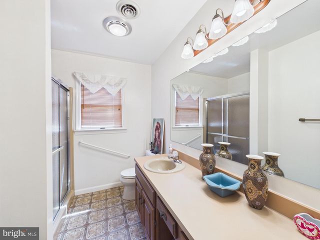 107 TWIN LAKES CIR, Martinsburg, WV 25405