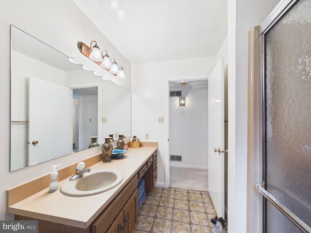 107 TWIN LAKES CIR, Martinsburg, WV 25405
