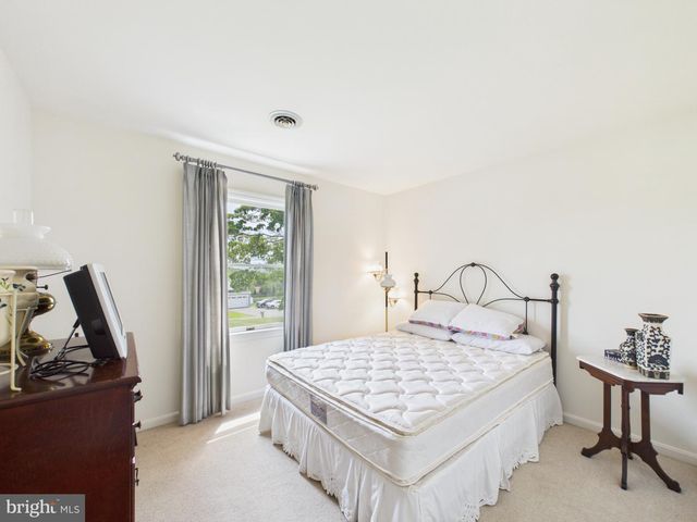 107 TWIN LAKES CIR, Martinsburg, WV 25405
