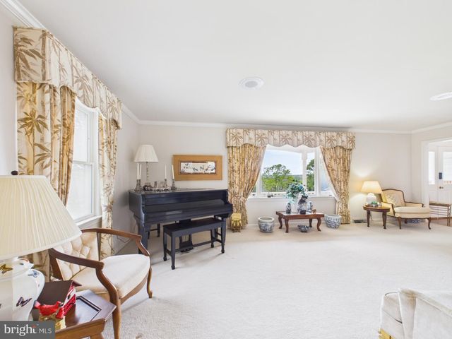 107 TWIN LAKES CIR, Martinsburg, WV 25405