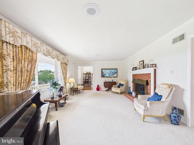 107 TWIN LAKES CIR, Martinsburg, WV 25405