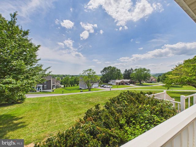 107 TWIN LAKES CIR, Martinsburg, WV 25405