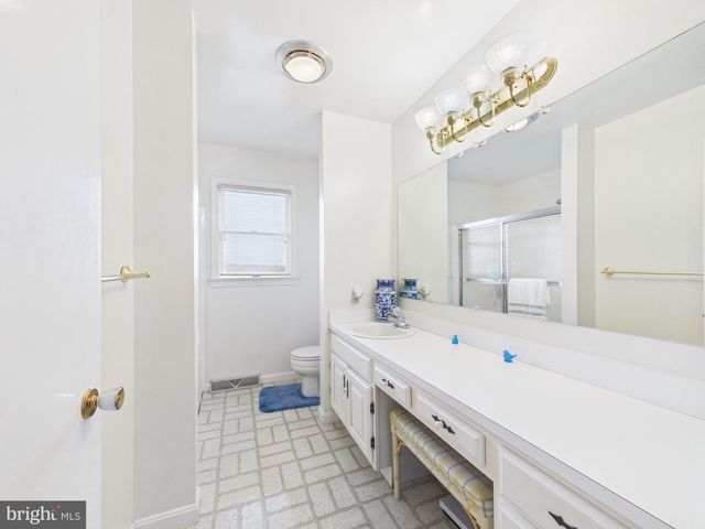 107 TWIN LAKES CIR, Martinsburg, WV 25405
