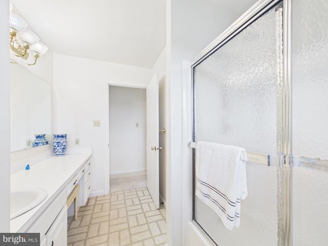 107 TWIN LAKES CIR, Martinsburg, WV 25405