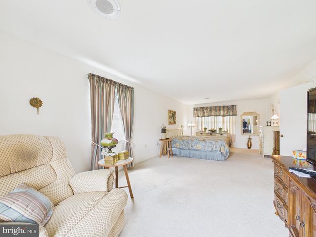 107 TWIN LAKES CIR, Martinsburg, WV 25405