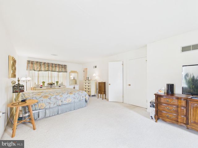 107 TWIN LAKES CIR, Martinsburg, WV 25405