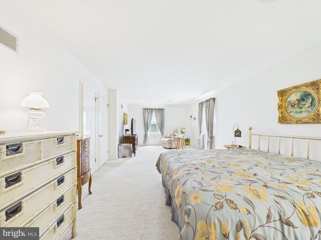 107 TWIN LAKES CIR, Martinsburg, WV 25405