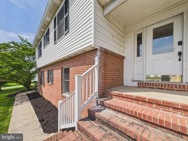 107 TWIN LAKES CIR, Martinsburg, WV 25405