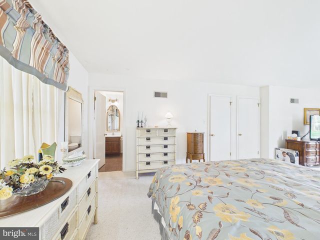 107 TWIN LAKES CIR, Martinsburg, WV 25405