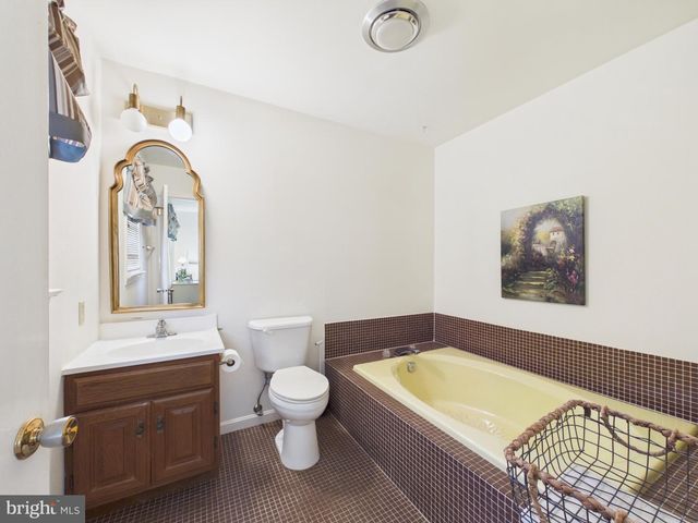 107 TWIN LAKES CIR, Martinsburg, WV 25405