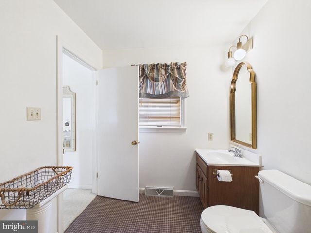 107 TWIN LAKES CIR, Martinsburg, WV 25405
