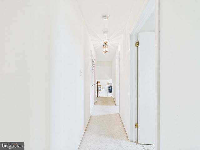 107 TWIN LAKES CIR, Martinsburg, WV 25405