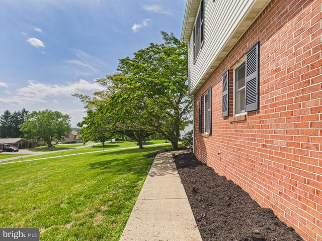 107 TWIN LAKES CIR, Martinsburg, WV 25405