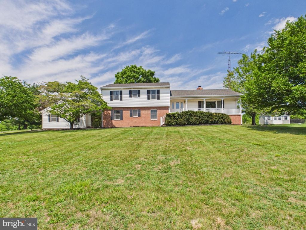 107 TWIN LAKES CIR, Martinsburg, WV 25405
