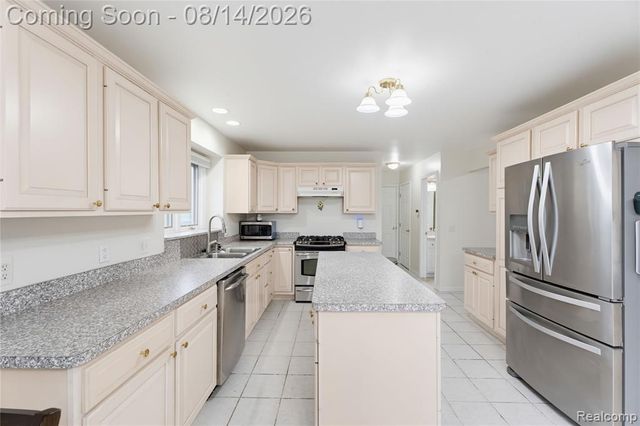 48353 Jefferson Drive, Macomb, MI 48044