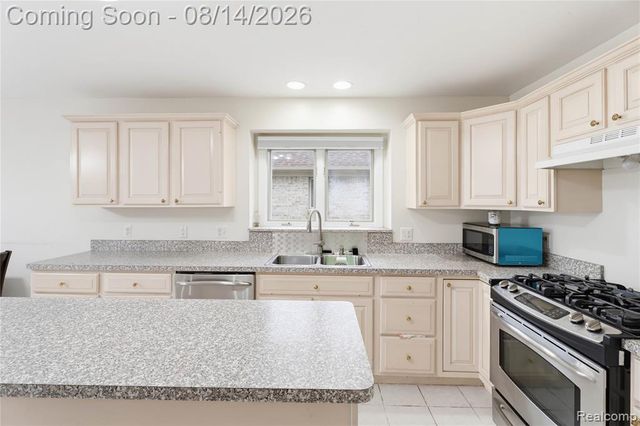 48353 Jefferson Drive, Macomb, MI 48044