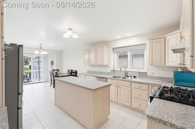 48353 Jefferson Drive, Macomb, MI 48044