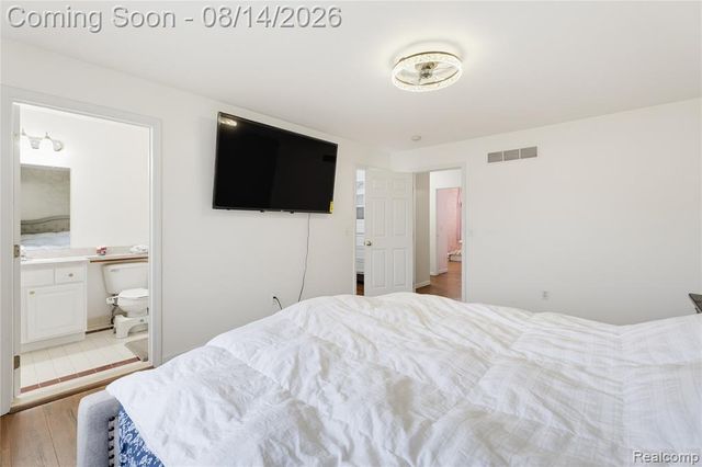48353 Jefferson Drive, Macomb, MI 48044