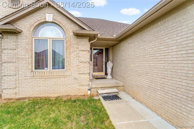 48353 Jefferson Drive, Macomb, MI 48044