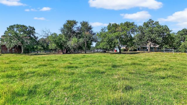 616 Spring Hill Road, Aubrey, TX 76227