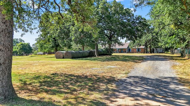 616 Spring Hill Road, Aubrey, TX 76227