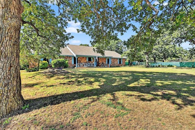 616 Spring Hill Road, Aubrey, TX 76227