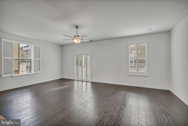 3061 ALAN SHEPARD ST, Herndon, VA 20171
