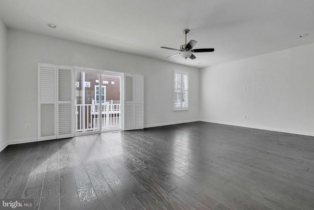 3061 ALAN SHEPARD ST, Herndon, VA 20171