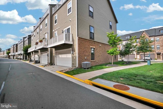 3061 ALAN SHEPARD ST, Herndon, VA 20171